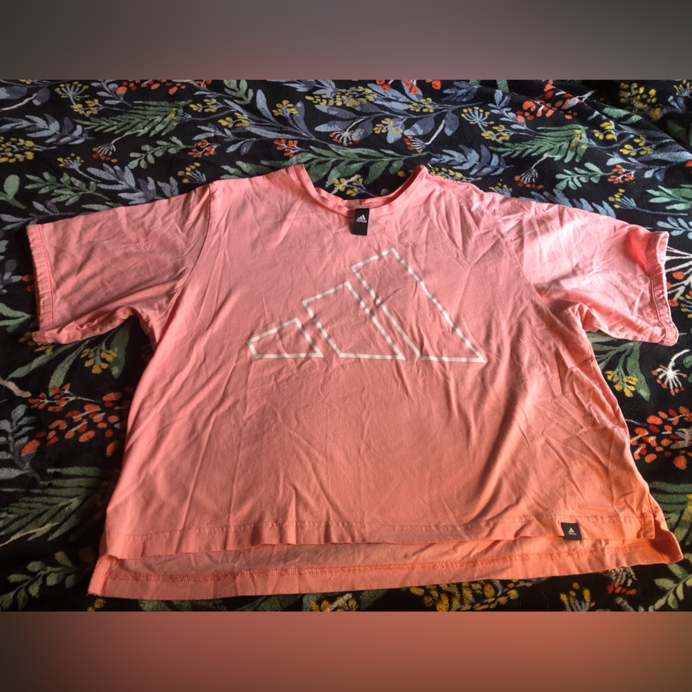 Adidas cropped tee. Size XL. Used condition, only worn a handful of times.